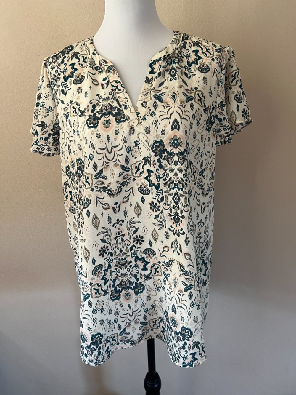 Maurices Atwood Flutter Sleeve Top Blouse - Size 0X - Ivory Blue Pink